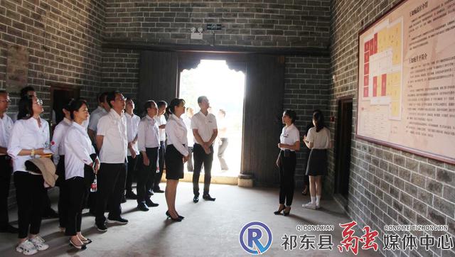 w_huang.jpg